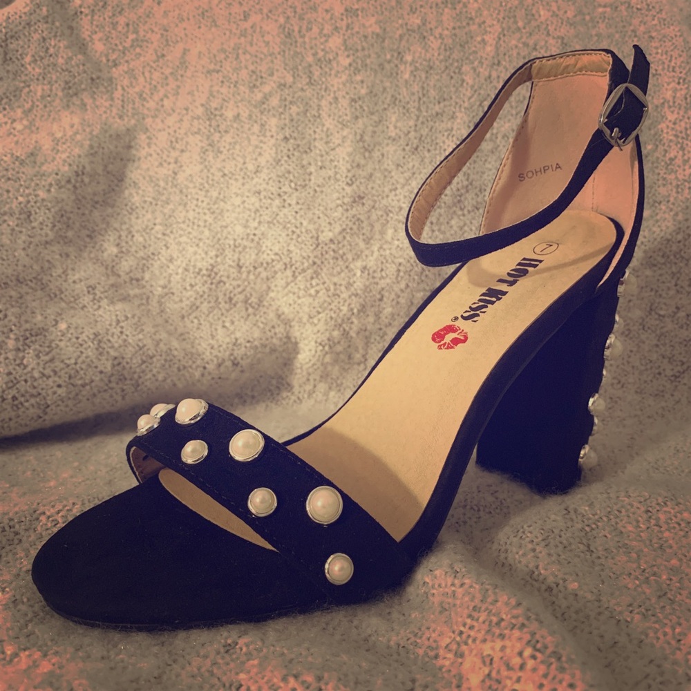 Darling Little Heels! Pearl embedded!